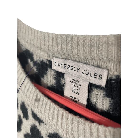 Sincerely Jules Women's Snow Leopard Long Sleeve Sweater XS - Picture 2 of 3